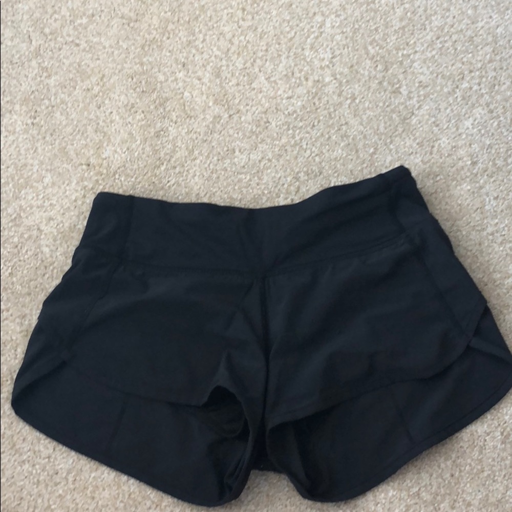 Lulu lemon Speed Up Short 
2.5"